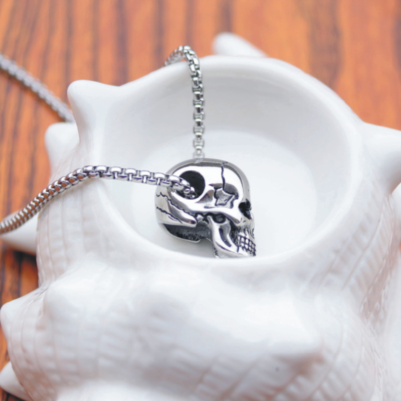 Male titanium steel skull necklace - AccessoryOrbit